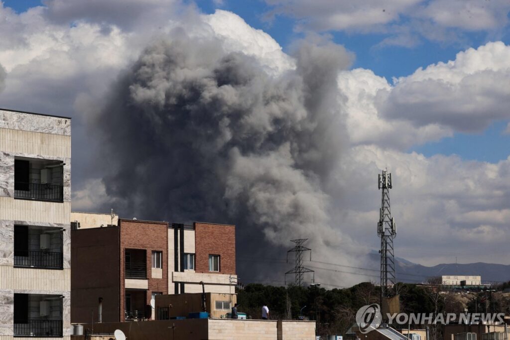 "미사일보다 무서운 '이것'이 있었다"…이란 정권 45년 무너뜨린 결정적 '한 방' 4 이란