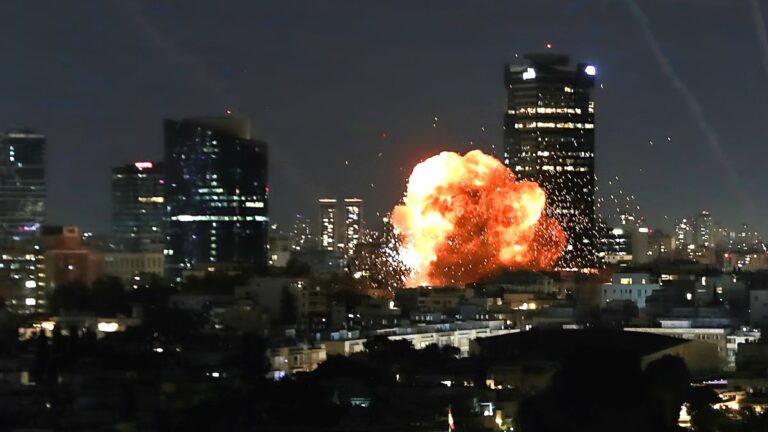 이스라엘을 강타한 이란 미사일