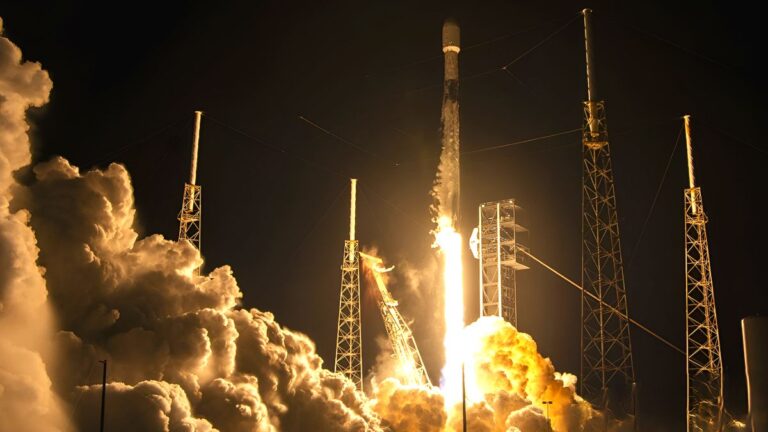 군 정찰위성 5호기 발사