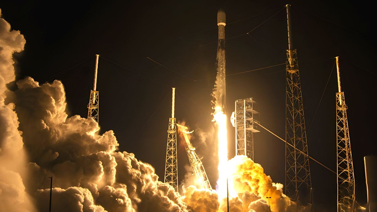 군 정찰위성 5호기 발사