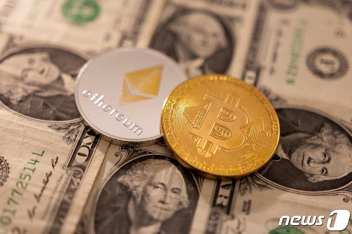 이더리움 땡큐...비트코인, ETH 현물 ETF 호재에 1억원 눈앞[코인브리핑] - 뉴스1