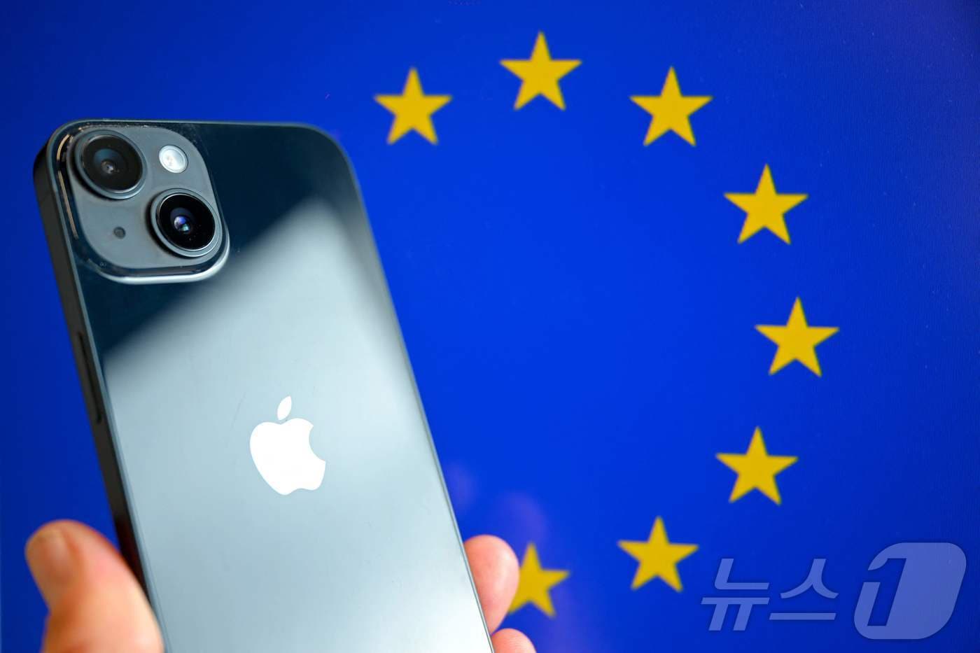 애플 '에어드랍' 구글 연동 사실상 허용…'아이폰생태계' 영향은 - 뉴스1