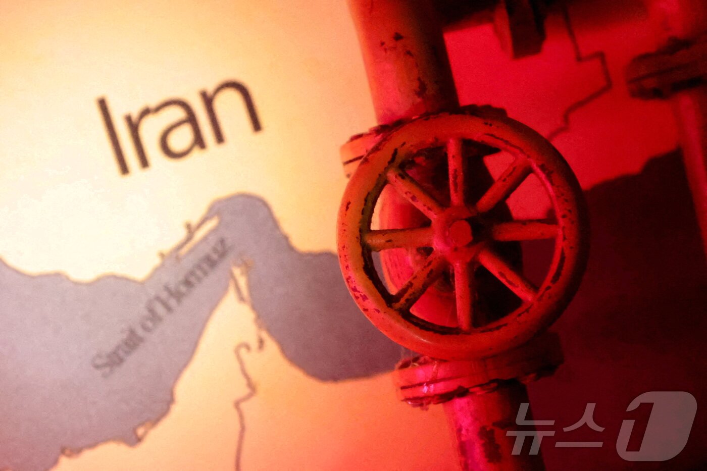 "지금이라도 주식 빼야 하나?"...사우디가 경고한 끔찍한 시나리오, 이게 정말이라면 3 이란 "호르무즈 해협 봉쇄…통과하려는 선박 모두 불태울 것" - 뉴스1