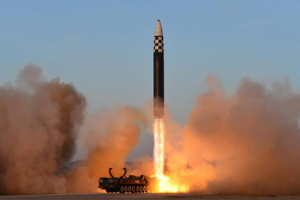 “북한, 미국 본토 타격 시동 걸었다”…히로시마 150배 2,500kt 폭발력에 ‘발칵’ 3 북한 대륙간탄도미사일