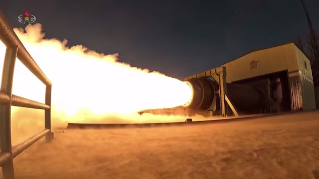 "휴전선 뚫고 내려오나"…미사일 위협 넘어 '이것'까지 손댄 김정은 '발칵' 2 북한 군사 위협