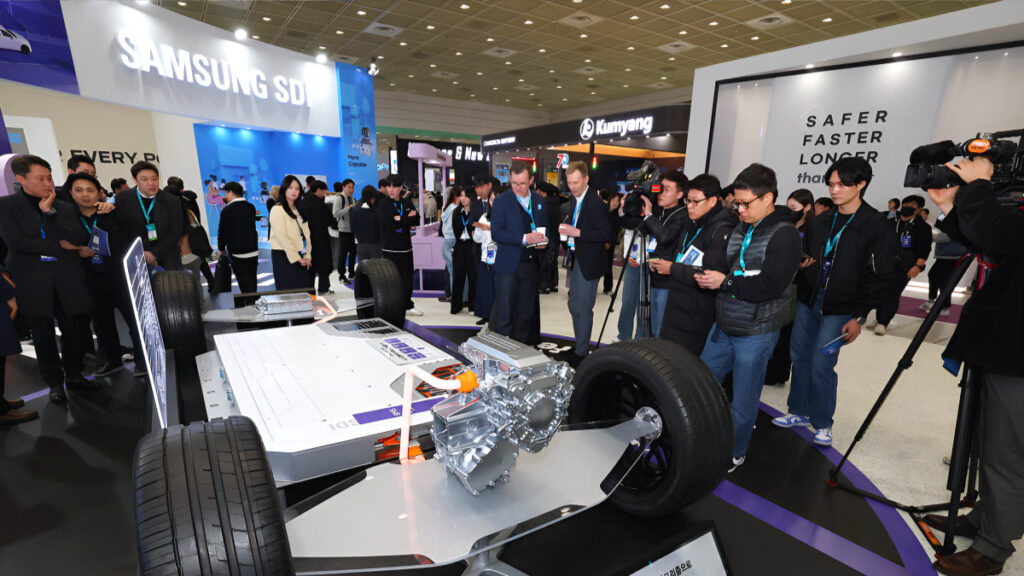 "수십조 들여 공장 지어놨더니"…비싸다며 중국으로 도망친 '큰손'에 삼성 '발칵' 2 삼성