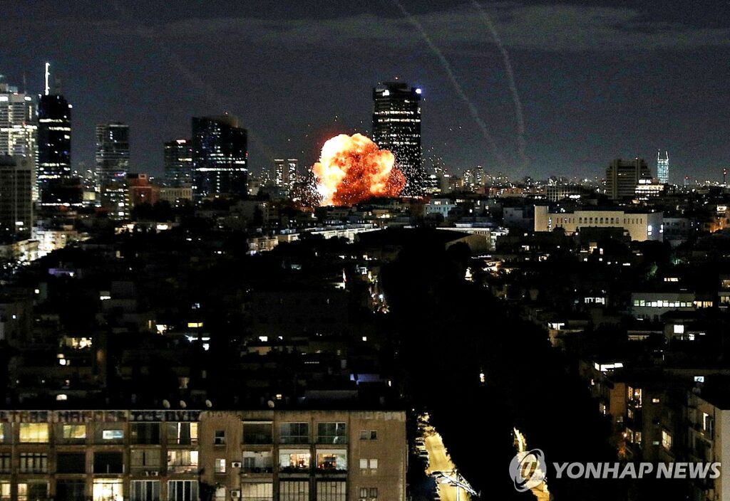 "미국도, 이스라엘도 아니었다" …이란 공격의 배후 따로 있었다, '충격적 진실'에 전 세계 '발칵' 5 이란 공습