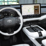 토요타 브랜드 최초 3열 전기 SUV 공개