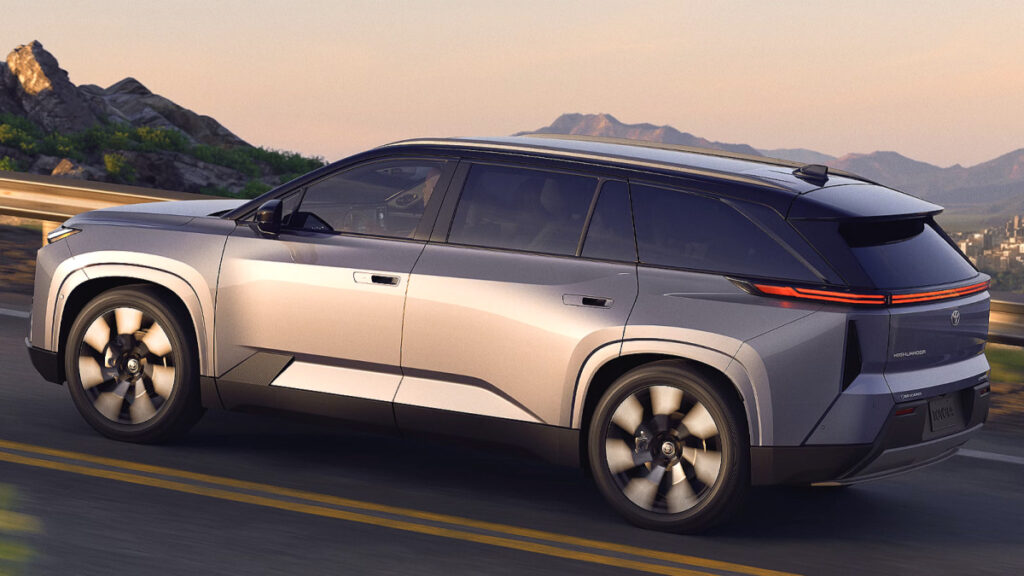 "현대차·기아 동시에 긴장해야" …토요타가 제대로 작정했다, 브랜드 최초 '이 차'에 업계 '초비상' 3 토요타