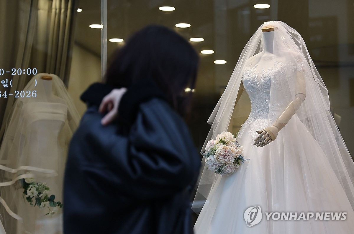 작년 결혼 24만건, 7년 만에 최다…'연상연하' 초혼 20% 돌파 | 연합뉴스