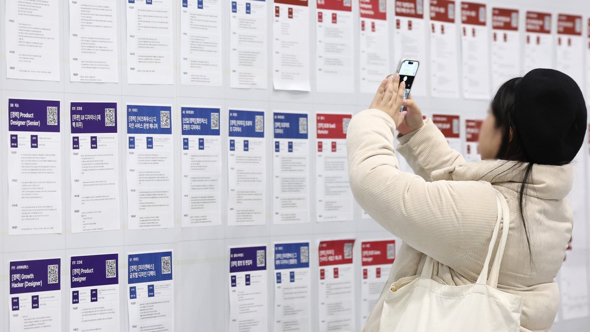 [속보] 지난달 취업자 23.4만명 증가…청년층은 감소