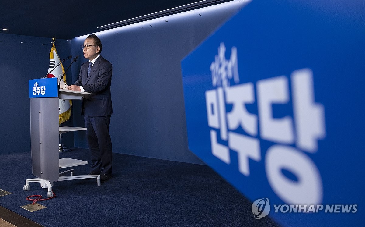 엇갈린 여야 지지율