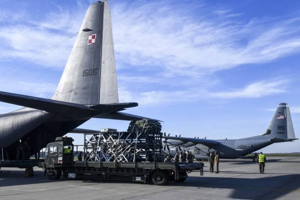 "미국 뚫리는 건 시간문제네"…중국이 몰래 돌린 워게임, 결과 보니 '이럴 수가' 3 MC-130 수송기에 적재되는 JASSM 순항미사일