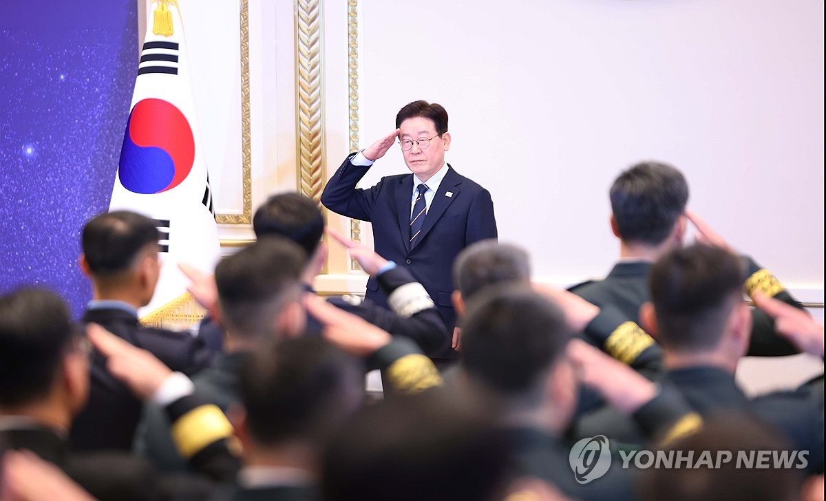 “별 달면 전용차에 부관까지 척척”…일할 병사 없어도 끄떡없는 ‘이 계급’ 4 이재명, 장성급 군인