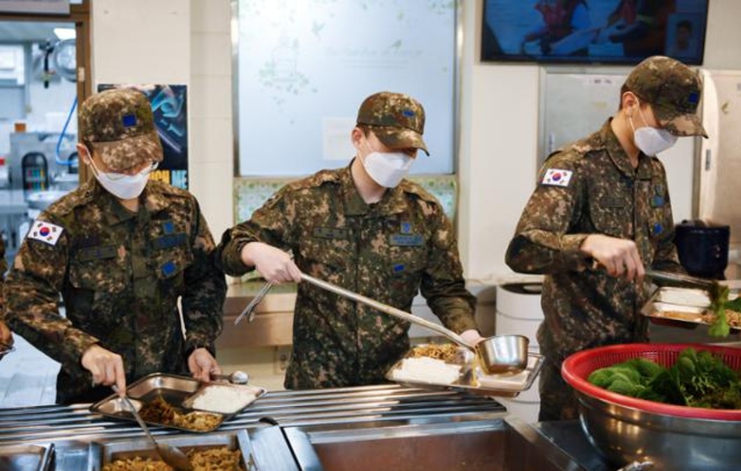 "같은 군인인데 너무합니다"…후방만 뷔페 전방은 찬밥, 장병 '분통' 2 군 급식 개혁