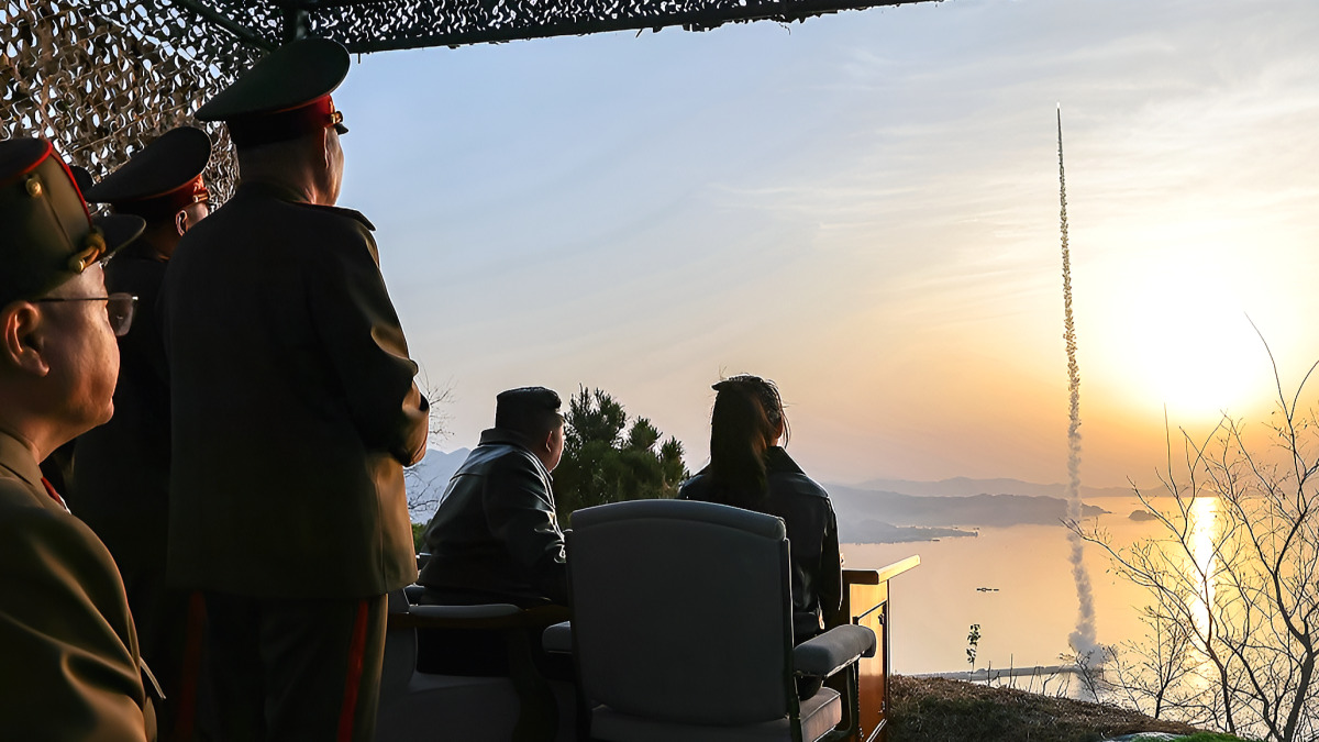 북한, 탄도미사일 집속탄두 시험발사