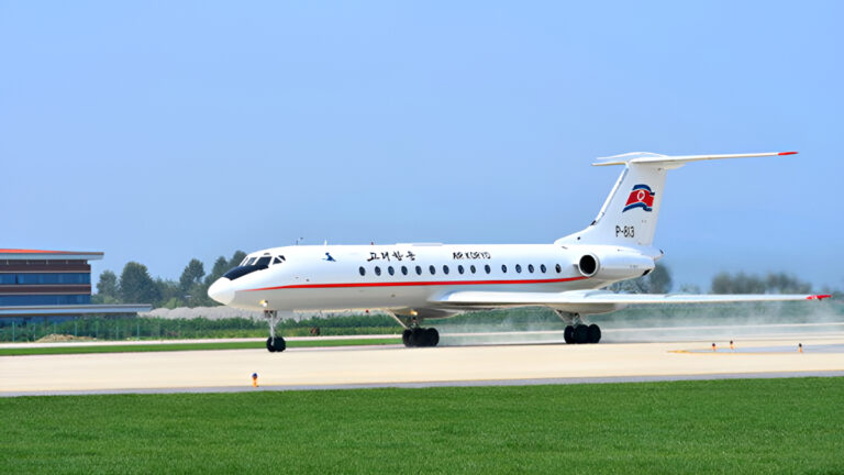 북한 활주로 확장