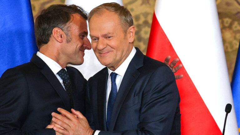 에마뉘엘 마크롱 프랑스 대통령과 도날트 투스크 폴란드 총리