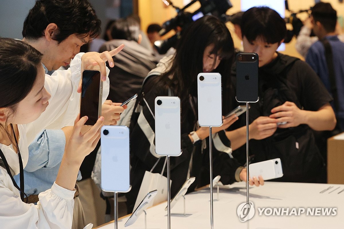 아이폰 패널 절반장악