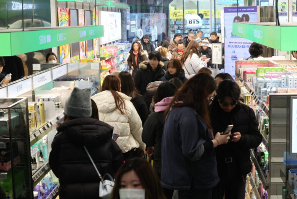"화장품 안 팔아도 대박"…14조 원대 역대급 돈 잔치 벌어지자 '활짝' 4 화장품 무역수지 흑자