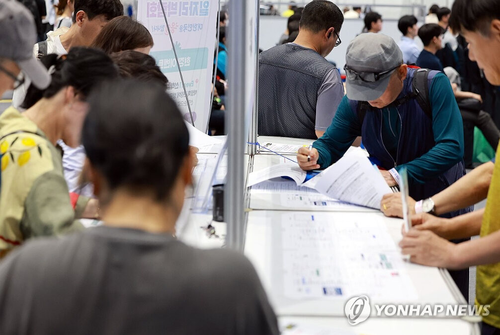 "다음 달부터 국민연금 확 달라진다"…계산 바뀌자 은퇴자들 ‘반색’ 4 국민연금 감액 기준 완화