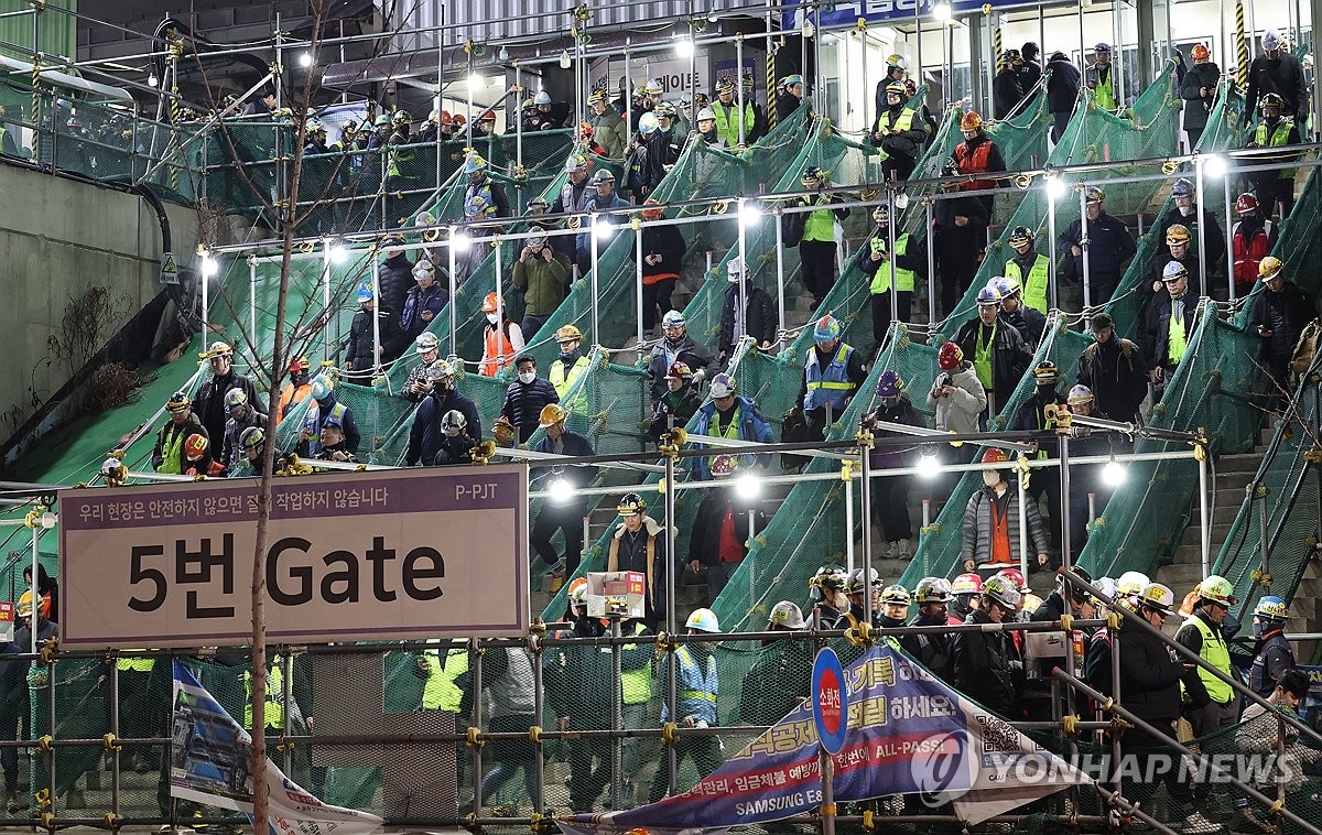 "성과급 겨우 해결하니까 또 파업?"…반도체 공장 줄줄이 멈출 위기에 '발칵' 4 타워크레인 총파업