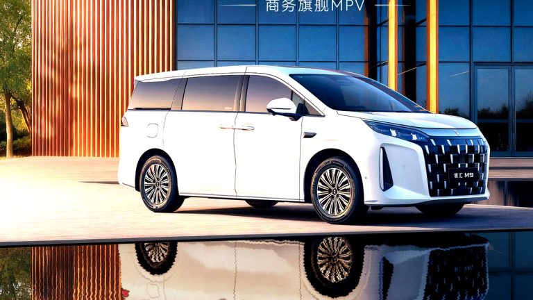 링후이 M9 MPV