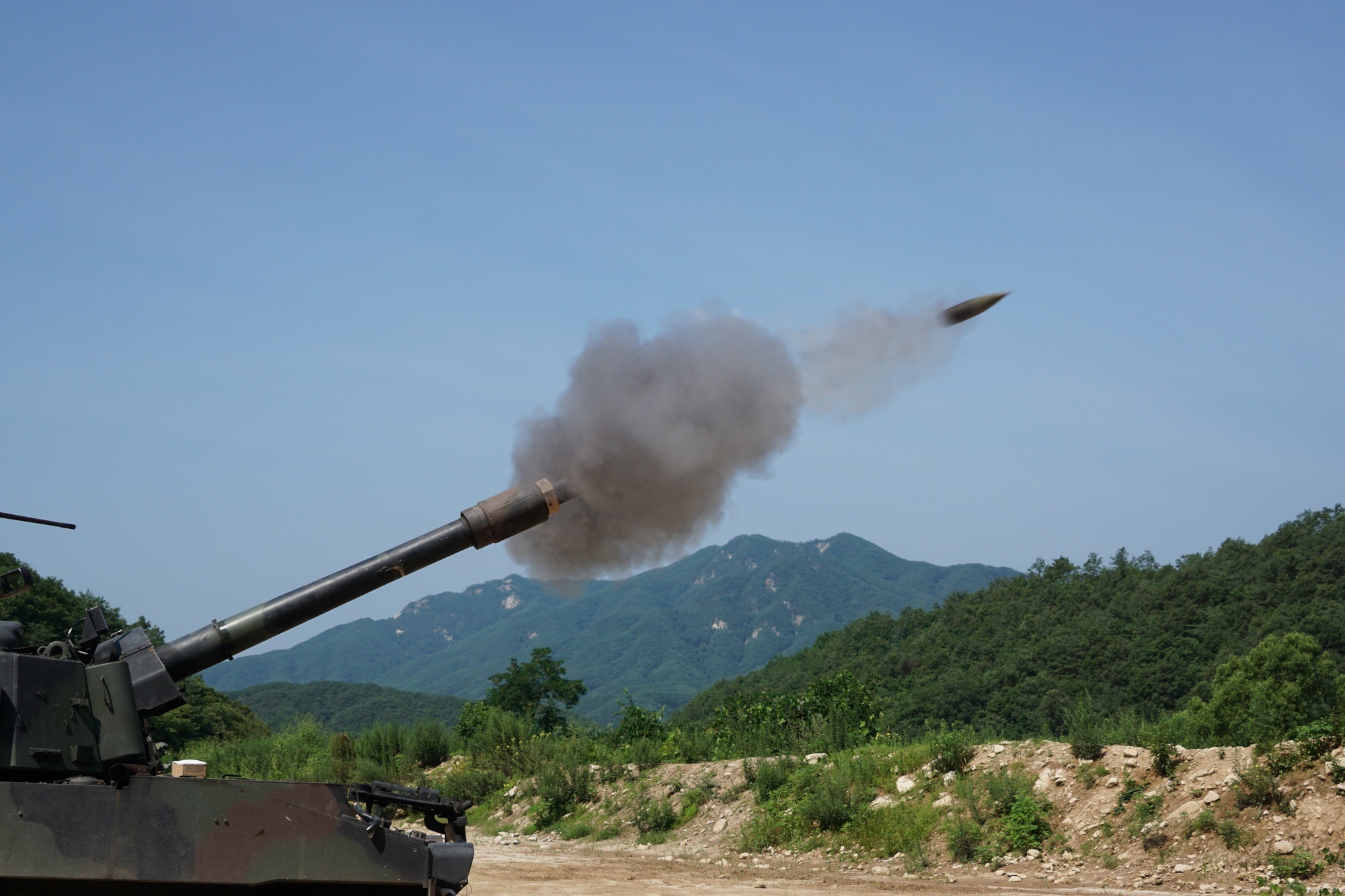 북한 155mm 자주포 전방 배치