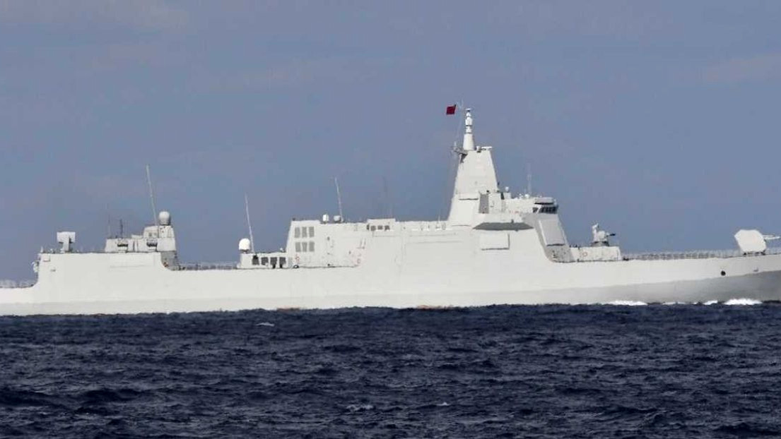 "일본 턱밑 180km서 대놓고 실탄 쐈다"…일본 EEZ 덮친 중국의 무서운 경고 2 중국 구축함 일본 EEZ 실사격
