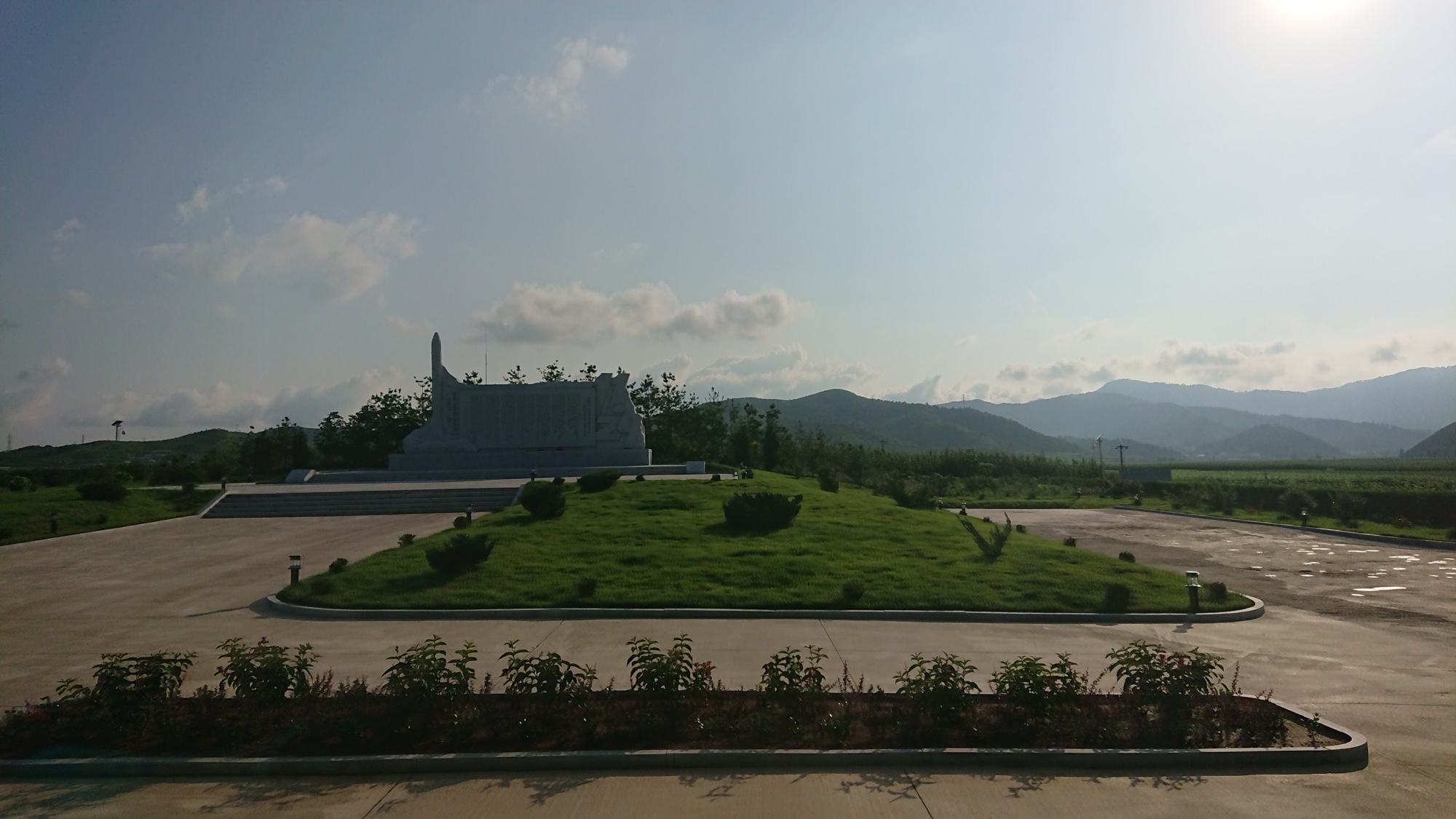 "산인 줄 알았는데 북한 공장이었네"…위성 시선 속인 탄도미사일 거점 '발칵' 4 북한 미사일 공장 방호
