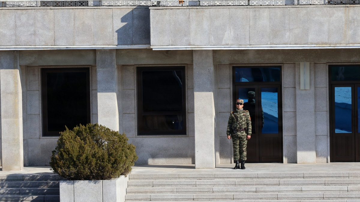 북한군 지휘조직과 공개 통제 분위기