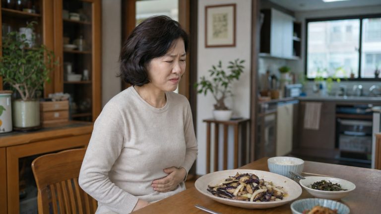 가지볶음의 양파와 마늘 양을 나눠 개인의 복부 불편을 확인하는 식탁