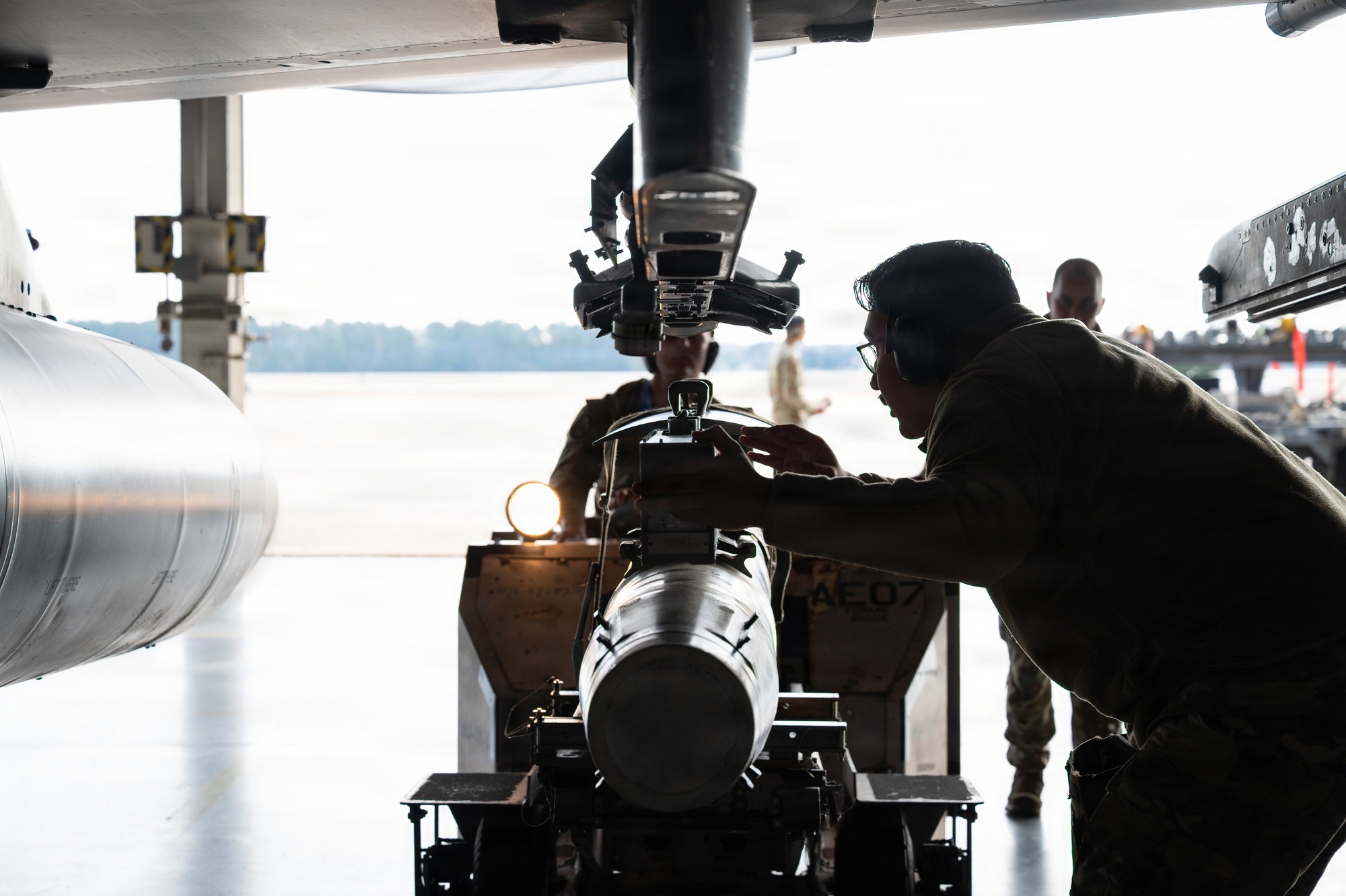 "가짜 레이더 켜고 튀면 그만"…미군 최정예 전투기 발목 잡는 이란의 기막힌 전략 2 F-16CJ 중동 방공제압 이동