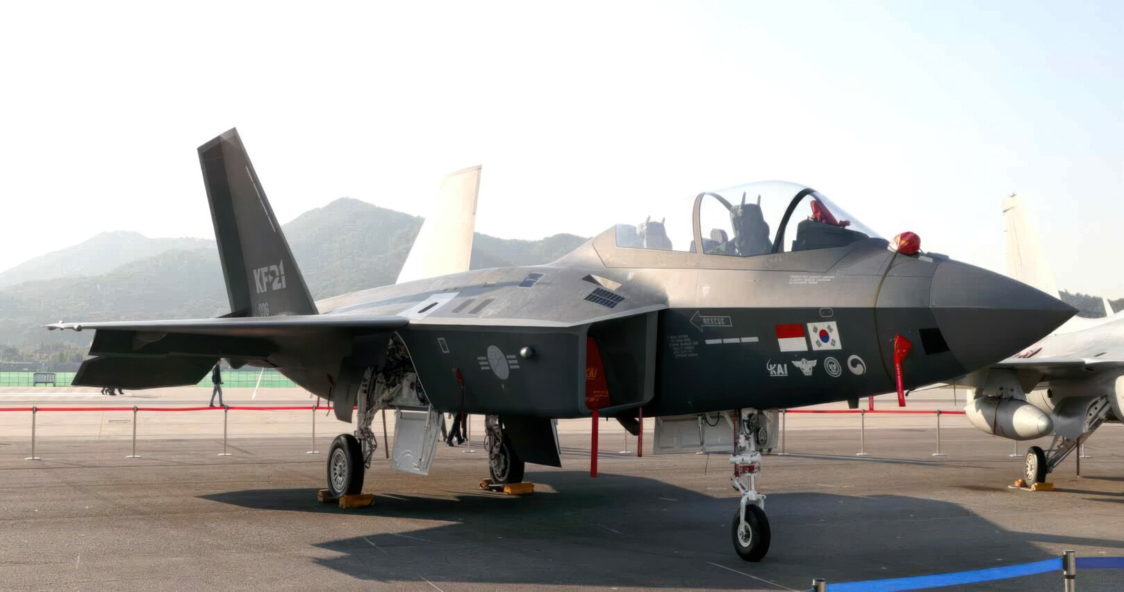 "한국 기업 속이고 판 깨나"…'배짱 쇼핑' 선언한 이 나라에 K-방산 '발칵' 4 KF21 공동생산 리스크
