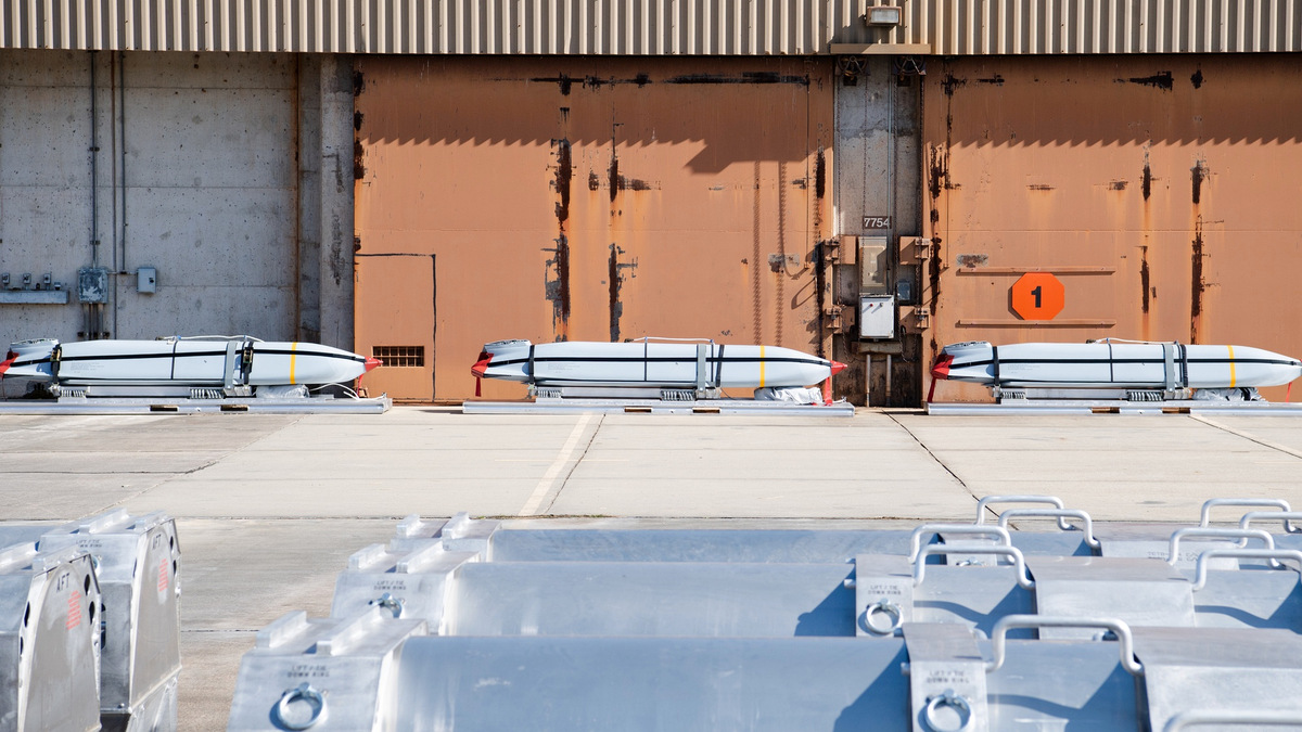 "B-2 스피릿에서 쏜 미사일에 적함 쾅"…중국 방공망 무력화할 미군의 '핵심 무기' 2 미군 JASSM·LRASM 장거리 타격미사일