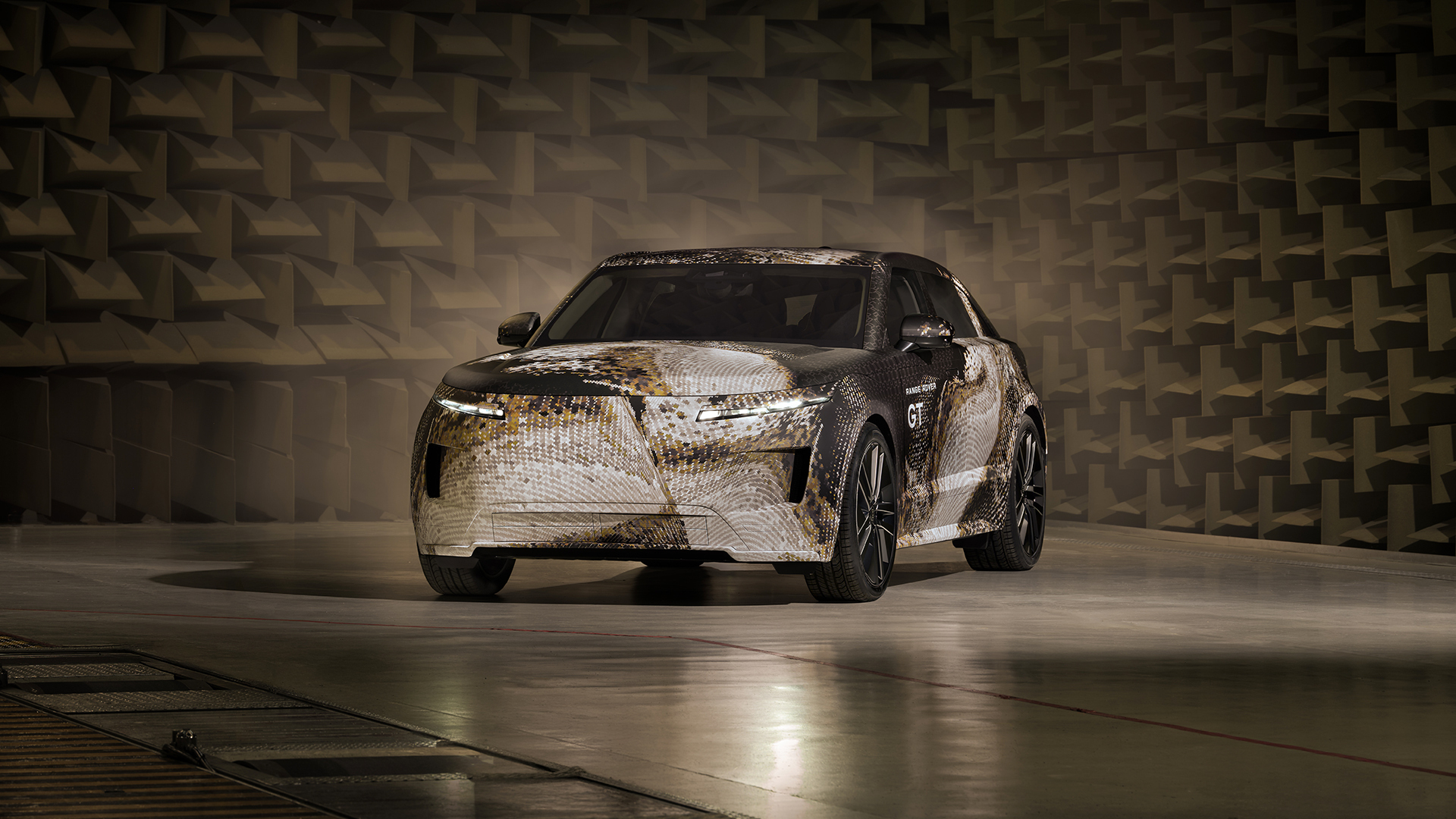 "포르쉐 마칸·BMW iX 덤벼라"…레인지로버가 작정하더니 신차 '깜짝' 2 레인지로버 GT 시험 차량