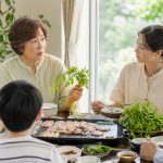 미나리 재배 출처를 확인하고 출처 불명 식재료를 익혀 먹는 여름 식탁