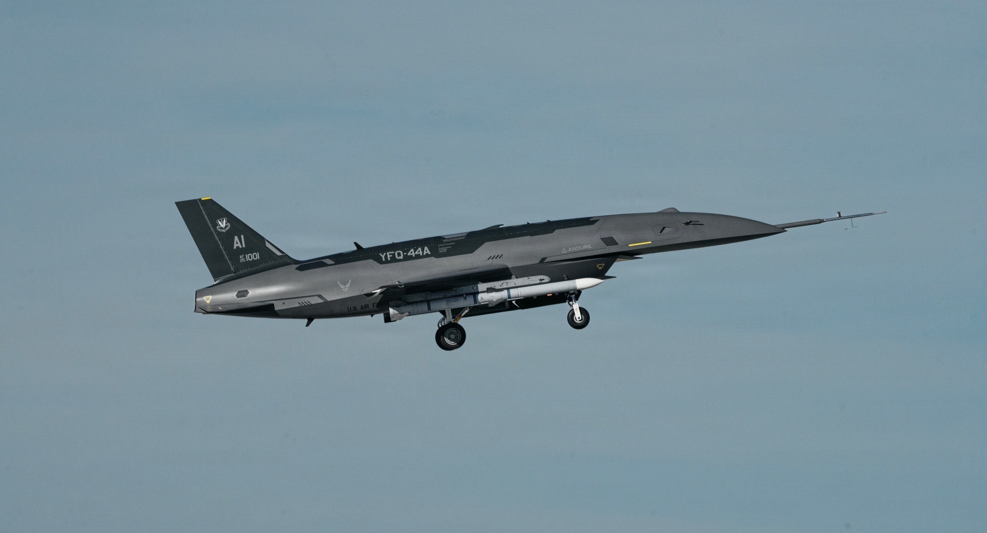 "F-35 가격 3분의 1, 사망률 0%"…美 '이 전투기' 첫 실탄 발사가 던진 경고장 4 YFQ-44A AIM-120 실탄 발사 시험