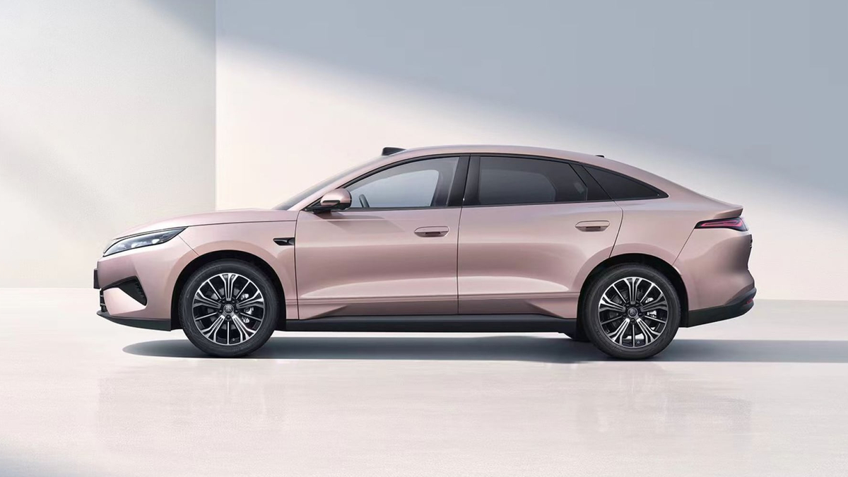 BYD 친 맥스 전동화 세단